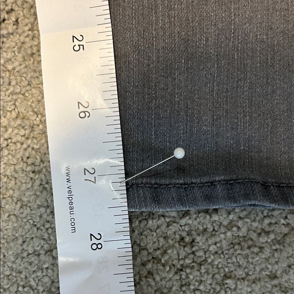 Old Navy Women's Charcoal Skinny Jeans - Picture 3 of 4